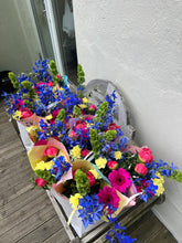 Last inn bildet i Galleri-visningsprogrammet, Frisk &amp; fargerik bukett
